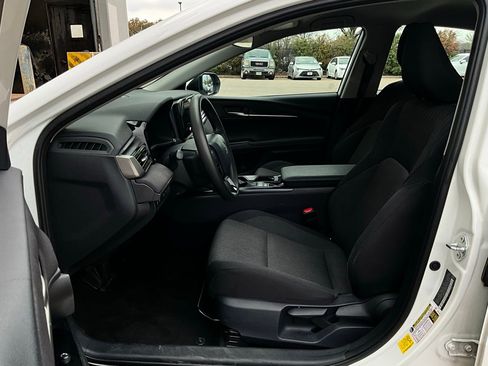 Used 2025 Toyota Camry LE image 10