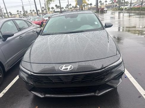 Used 2024 Hyundai Elantra SEL w/ Convenience Package FWD image 2