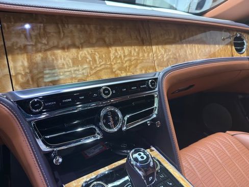 Used 2020 Bentley Flying Spur W12 image 26