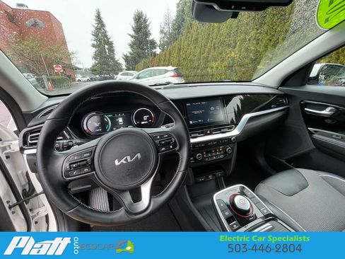 Used 2022 Kia Niro EX image 34