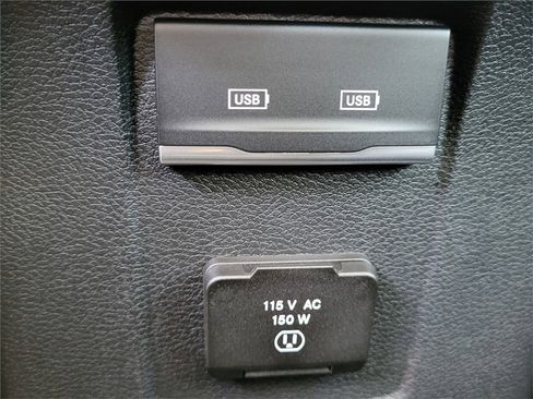 Used 2022 Jeep Wrangler Unlimited Sahara w/ Cold Weather Group image 16