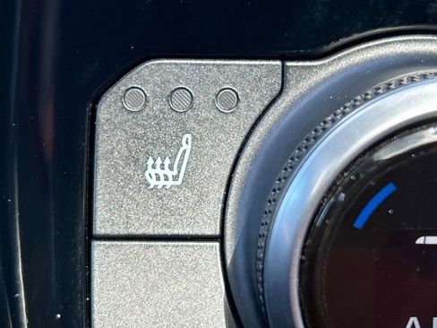 Used 2022 Toyota Highlander XLE image 33