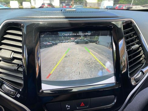 Used 2019 Jeep Cherokee Limited AWD/4WD image 15