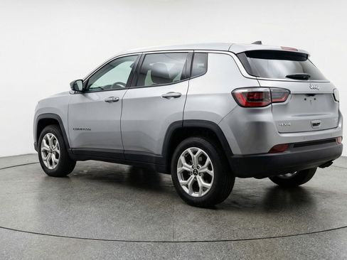 Used 2025 Jeep Compass Latitude image 6
