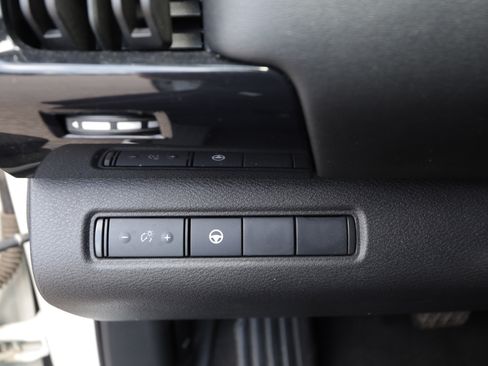 Used 2024 Nissan Pathfinder SV FWD image 26