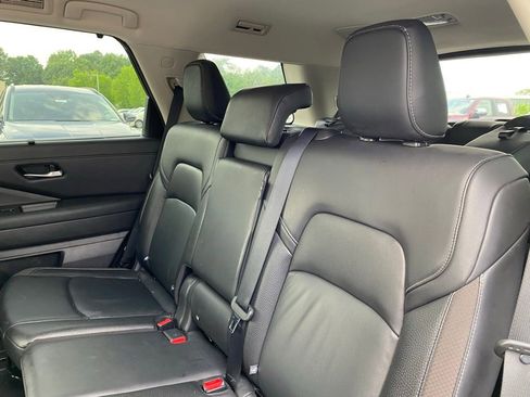Used 2022 Nissan Pathfinder SL FWD image 19