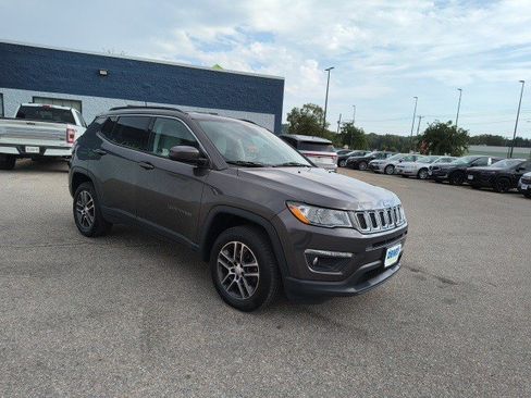 Used 2017 Jeep Compass Latitude w/ Cold Weather Group image 7