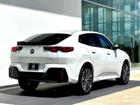 New 2026 BMW X2 xDrive28i w/ M Sport Package AWD/4WD image 4