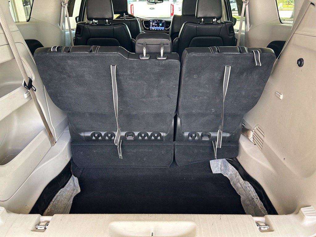 Used 2024 Chrysler Pacifica Touring-L FWD image 31