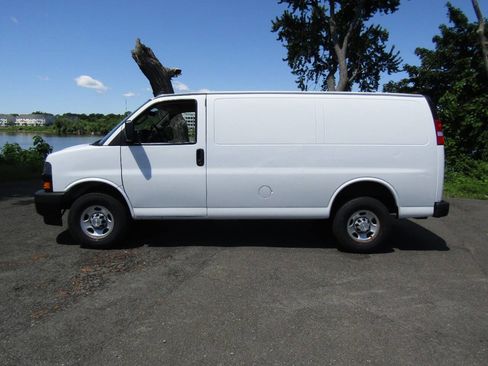 Used 2021 Chevrolet Express 2500 w/ Driver Convenience Package RWD image 3