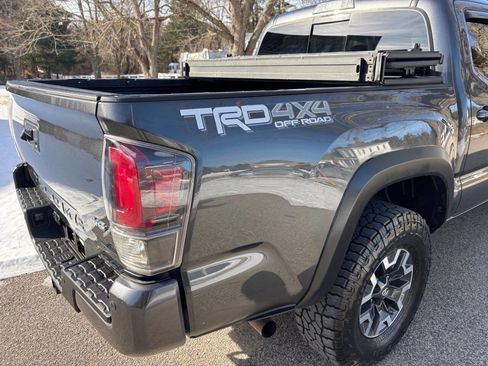 Used 2020 Toyota Tacoma TRD Off-Road w/ Technology Package image 16