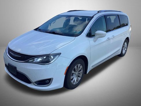 Used 2018 Chrysler Pacifica Touring-L Plus FWD image 1
