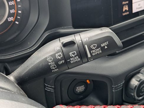 Used 2024 Jeep Wrangler Unlimited Rubicon image 25