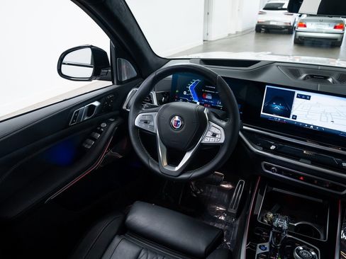 Used 2025 BMW ALPINA XB7 image 10