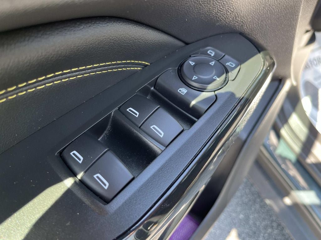 Used 2025 Chevrolet Trax LT FWD image 24