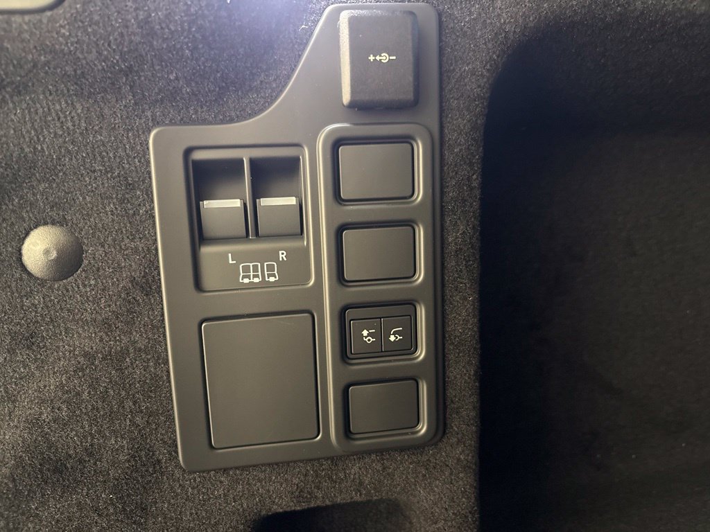 New 2026 Land Rover Discovery S AWD/4WD image 21