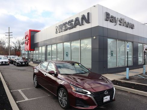 Certified 2025 Nissan Altima 2.5 SL AWD/4WD image 2