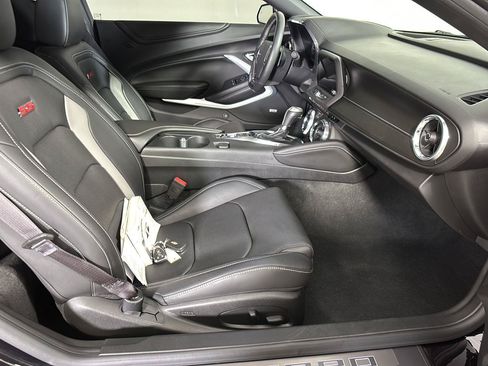 Used 2017 Chevrolet Camaro SS RWD image 11