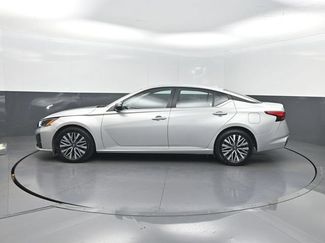 Used 2025 Nissan Altima 2.5 SV FWD video 3