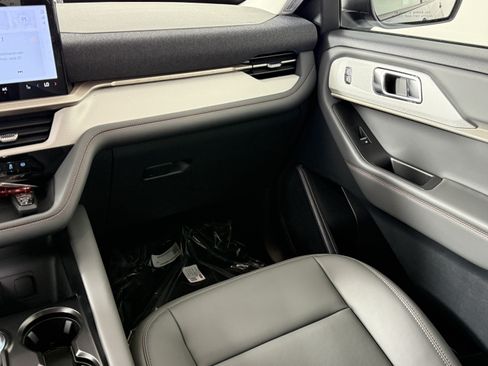 New 2026 Ford Explorer Active w/ Active Comfort Package RWD image 13
