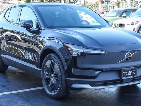 New 2026 Volvo EX30 Cross Country Ultra image 3