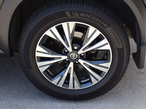Used 2021 Nissan Rogue SV w/ Premium Package FWD image 28