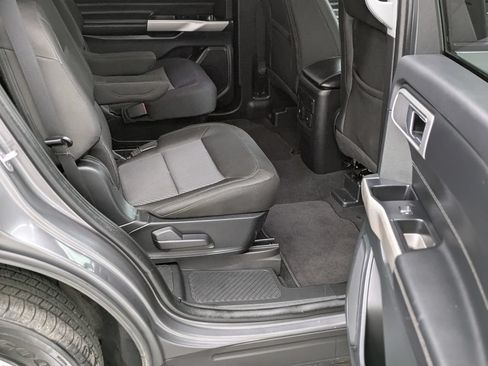 Used 2023 Ford Explorer XLT AWD/4WD image 18