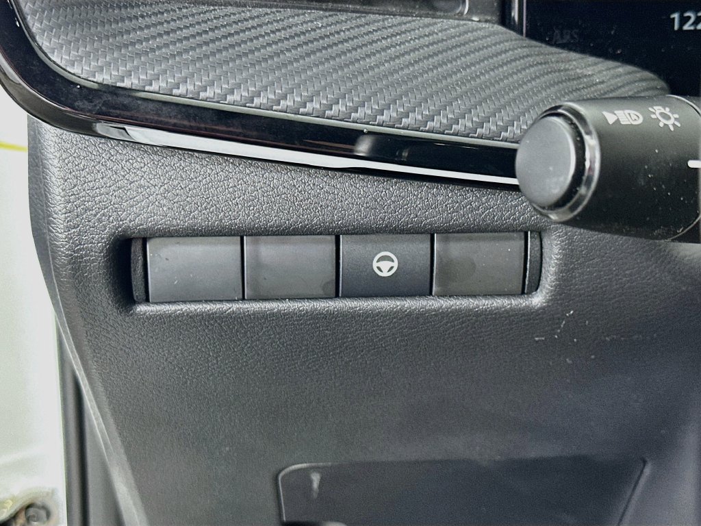 Used 2025 Nissan Kicks SR AWD/4WD image 23