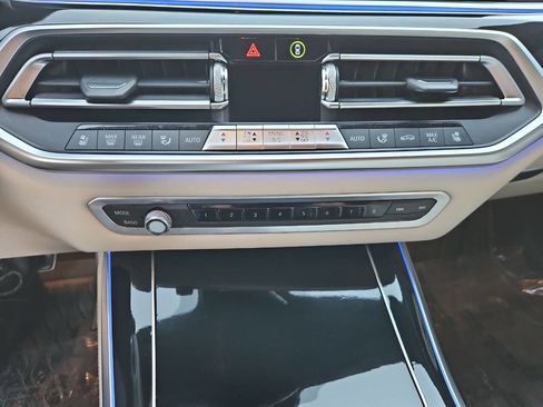 Used 2019 BMW X5 xDrive50i w/ M Sport Package image 26