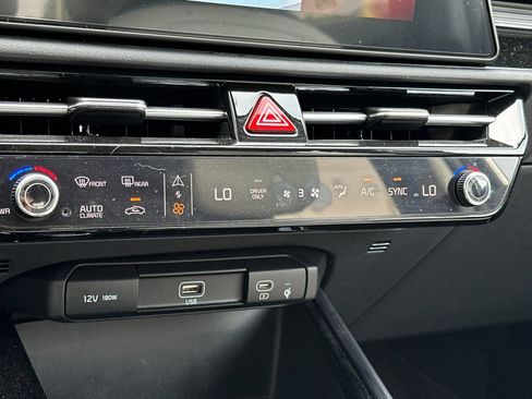 Certified 2025 Kia Niro EX Touring FWD image 21