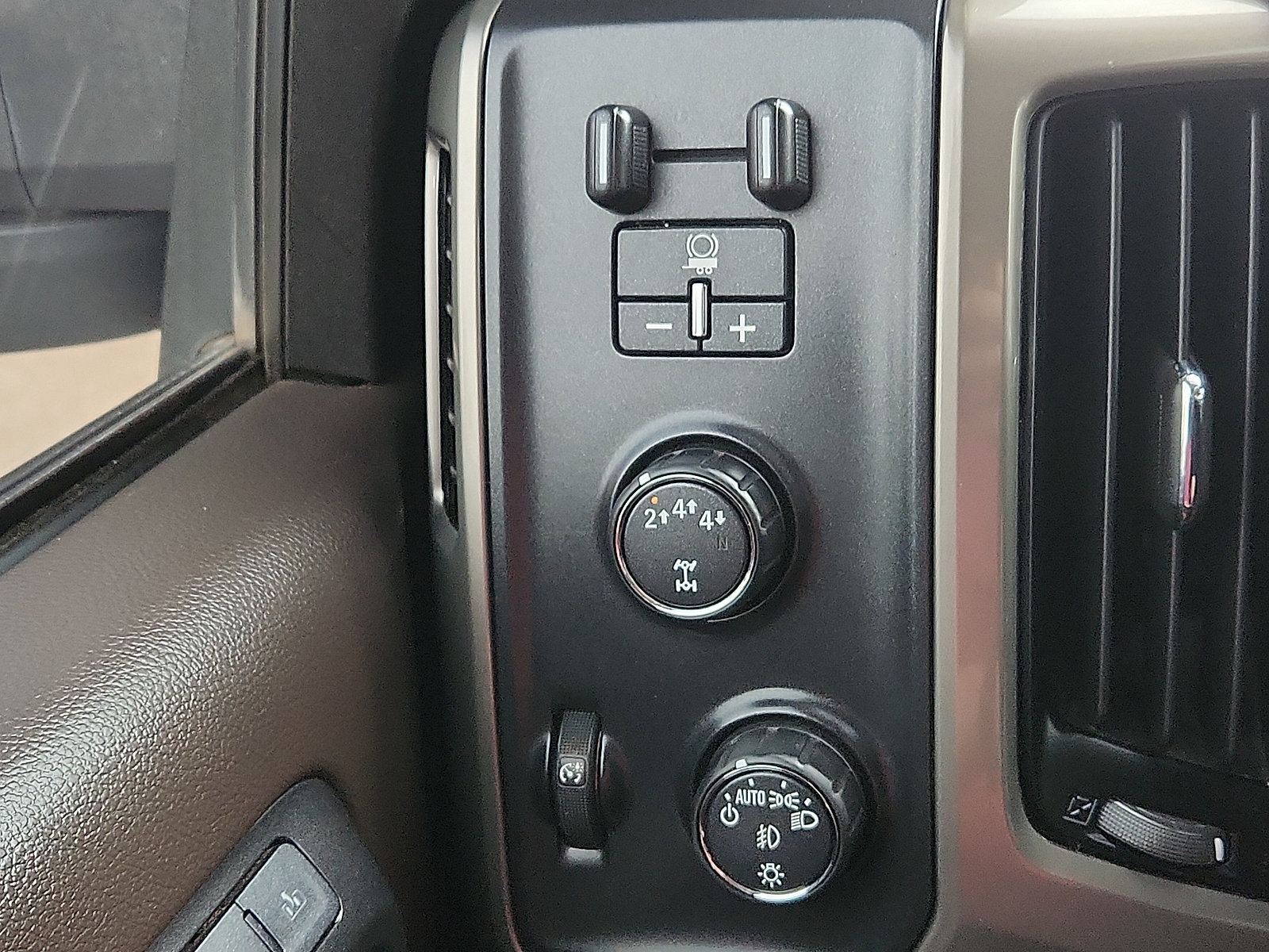 Used 2017 Chevrolet Silverado 2500 High Country w/ Duramax Plus Package AWD/4WD image 22