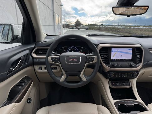 Used 2023 GMC Acadia Denali w/ Denali Ultimate Package image 13