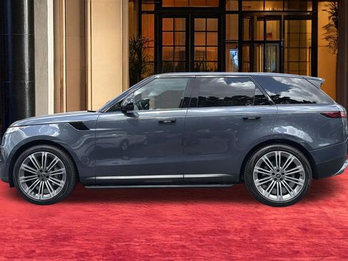Used 2023 Land Rover Range Rover Sport SE AWD/4WD image 2
