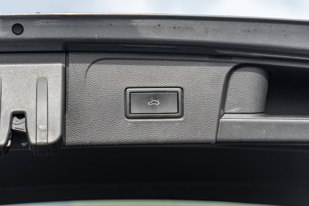 Used 2023 Volkswagen Atlas SE w/ Panoramic Sunroof Package AWD/4WD image 11