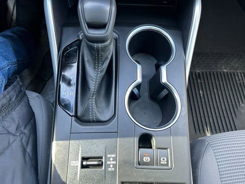 Used 2022 Toyota Highlander L image 31