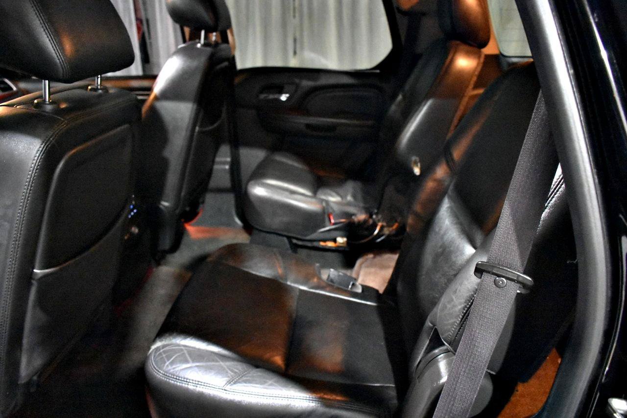 Used 2014 Cadillac Escalade Luxury RWD image 17