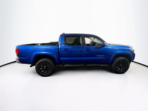 Used 2018 Toyota Tacoma SR5 AWD/4WD image 4