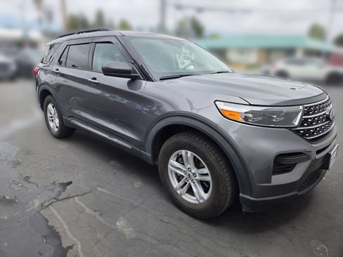Used 2021 Ford Explorer XLT AWD/4WD image 1