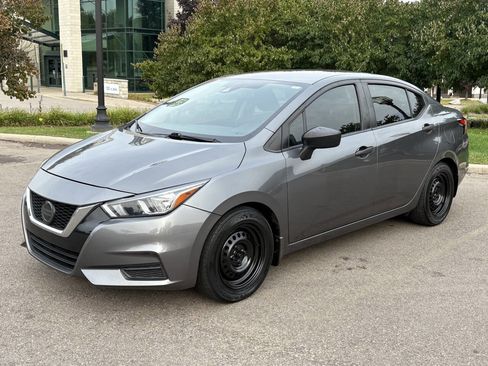 Used 2020 Nissan Versa S image 2