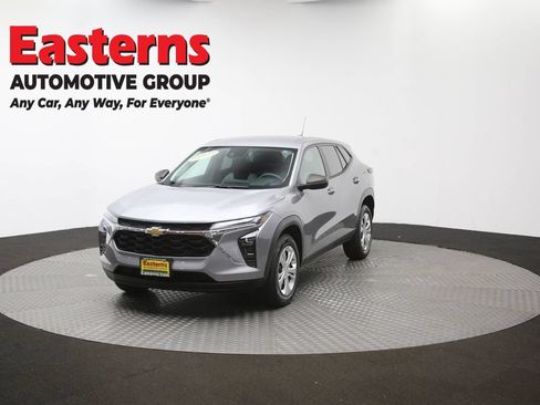 Used 2024 Chevrolet Trax LS FWD image 53