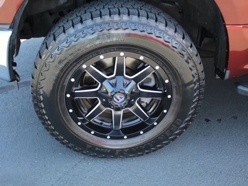 Used 2015 Ford F150 XLT w/ Equipment Group 302A Luxury AWD/4WD image 12