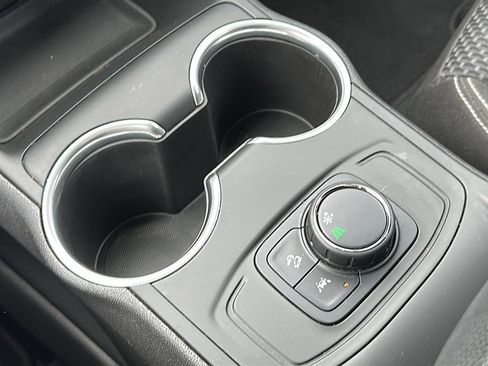 Used 2022 GMC Terrain SLE image 34