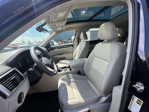 Certified 2023 Volkswagen Atlas SE w/ Panoramic Sunroof Package AWD/4WD image 11