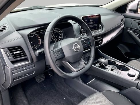 Used 2025 Nissan Rogue SV AWD/4WD image 16