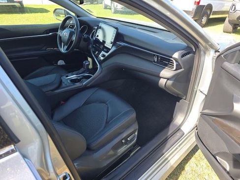 Used 2022 Toyota Camry XLE w/ Cold Weather Package image 31