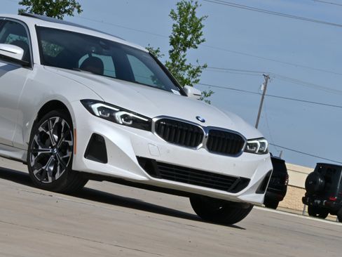 Certified 2025 BMW 330i Sedan RWD image 37