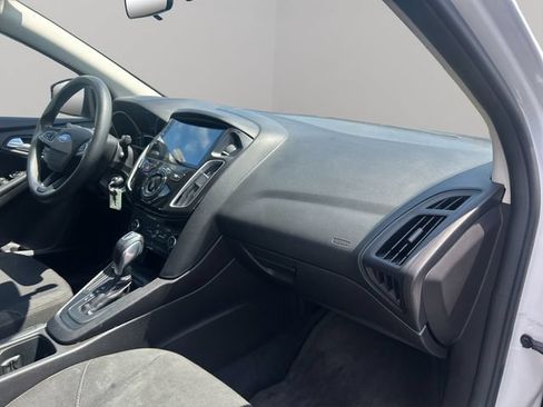 Used 2015 Ford Focus SE FWD image 37