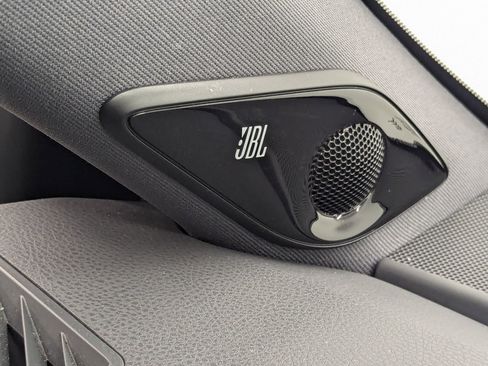 Used 2019 Toyota Avalon Limited image 25