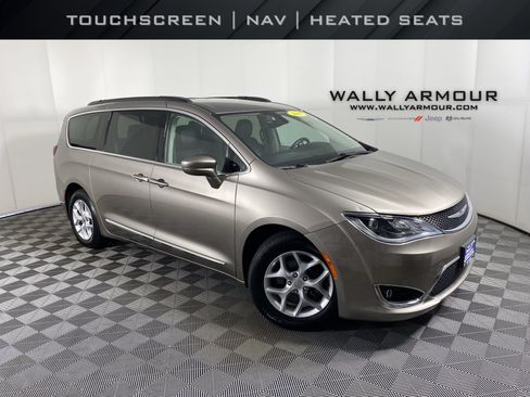 Used 2017 Chrysler Pacifica Touring-L w/ Tire & Wheel Group FWD image 1