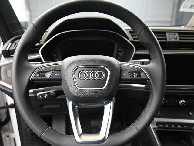Used 2025 Audi Q3 2.0T Premium w/ Convenience Plus Package AWD/4WD image 23